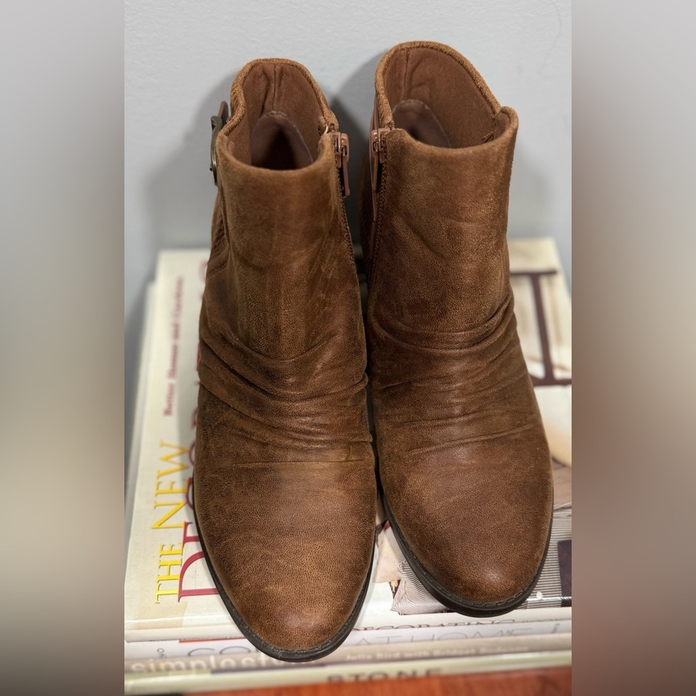 BareTraps Tan Ankle Booties Size 8 - Picture 3 of 16